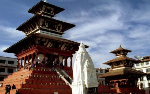 Непал как будто бы создан для любителей экстремального туризма: альпинизма, байкинга, рафтинга, планеризма и пр.